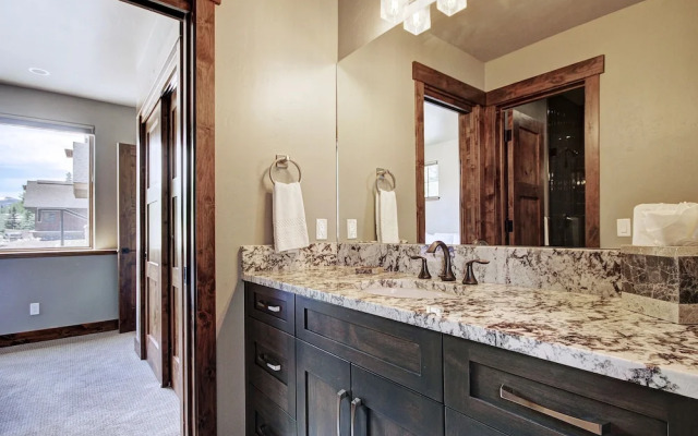 Slope View  3 Bedroom Townhouse by RedAwning