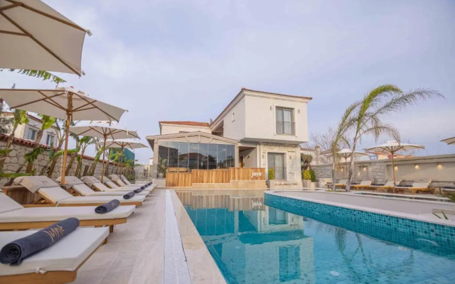 June Alaçatı (+15 Adult only)