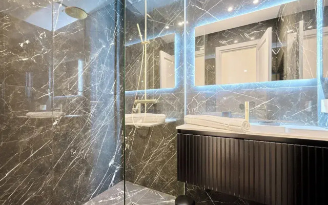 Luxurious Matignon/saint Honore Apartment