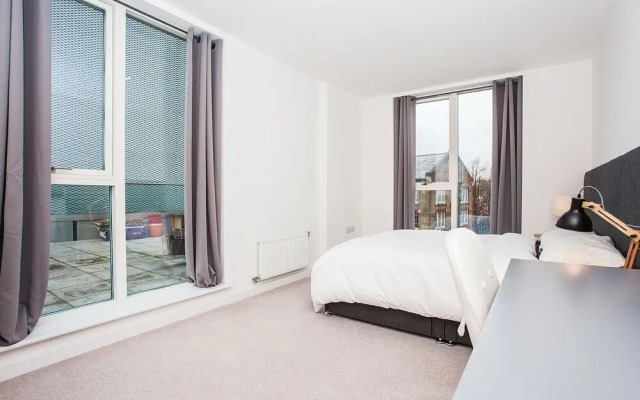 Flat With Roof Terrace in Central London