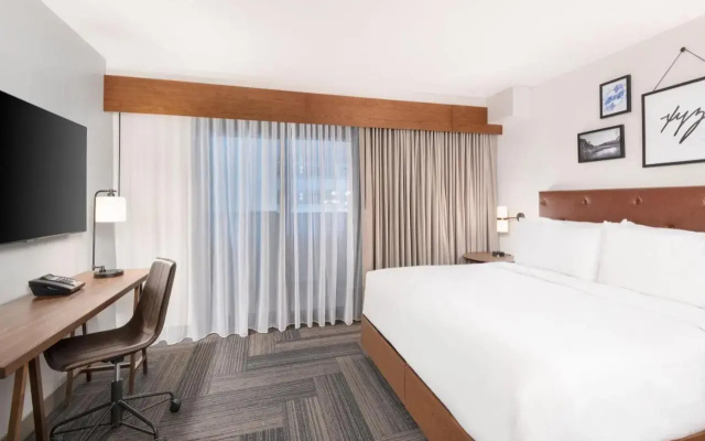 Radisson Hotel & Suites