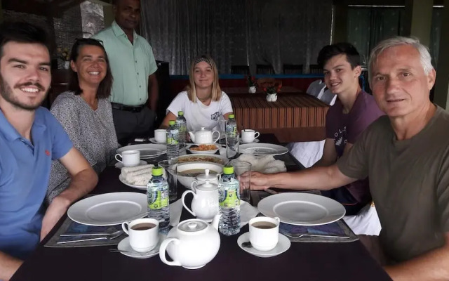 Deer Point Hotel Kandy