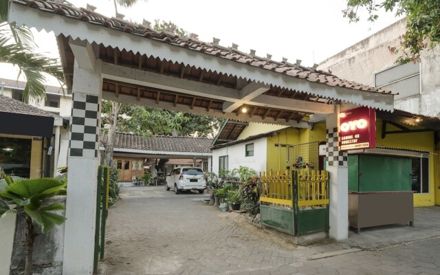 OYO 1592 Gading 4u Homestay