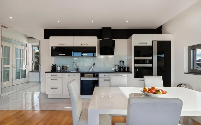 Contemporary apartment with rooftop terrace in Maribor
