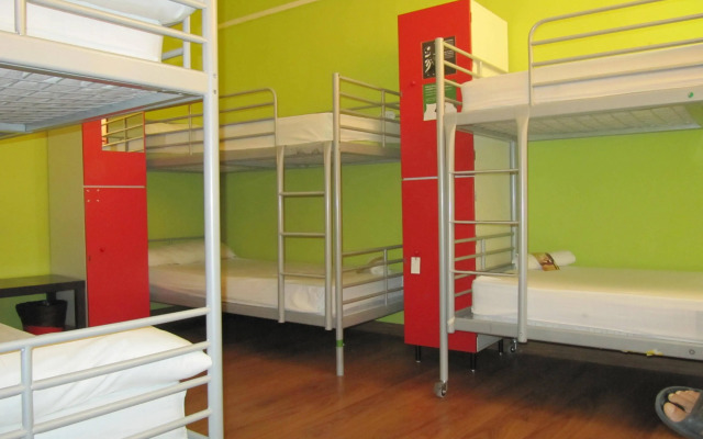 Onefam Les Corts Hostel