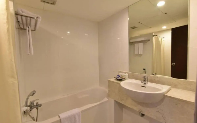 Golden Crown Grand Hotel