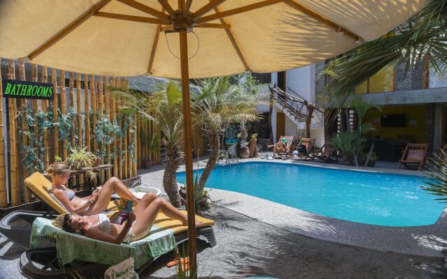 Bananas Adventure Hostel