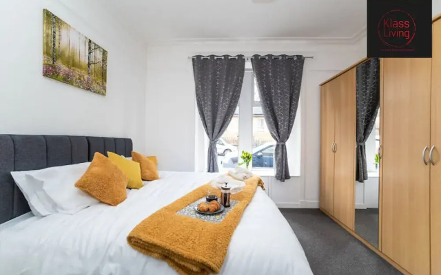 One Bedroom Apartment by Klass Living Serviced Accommodation Coatbridge - Albion Apartment with Wifi and Parking