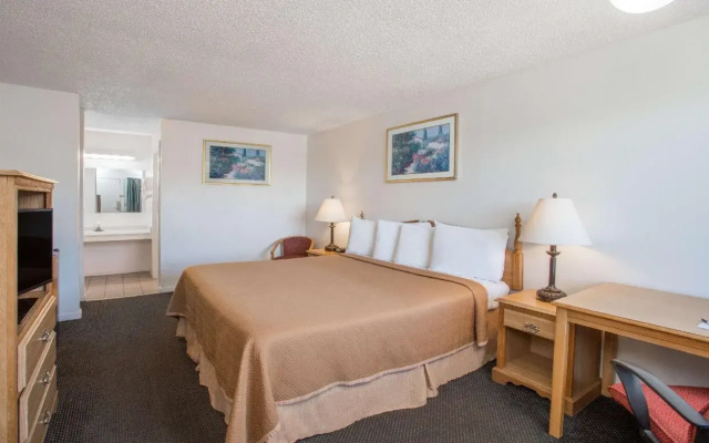 OMEO Suites Glass Beach