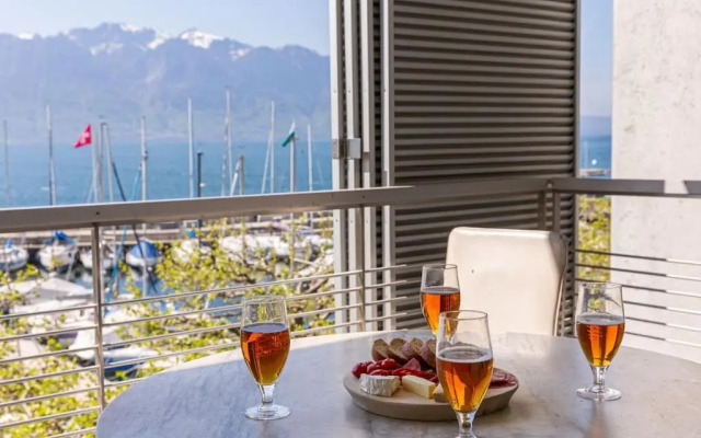 Lakeside Apartment with panoramic view on the lake