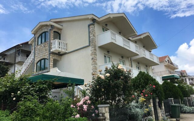 Apartment With 2 Bedrooms in Tivat, With Wonderful Mountain View, Furn