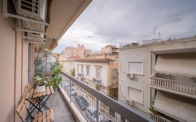 Brand new apartment touching Acropolis