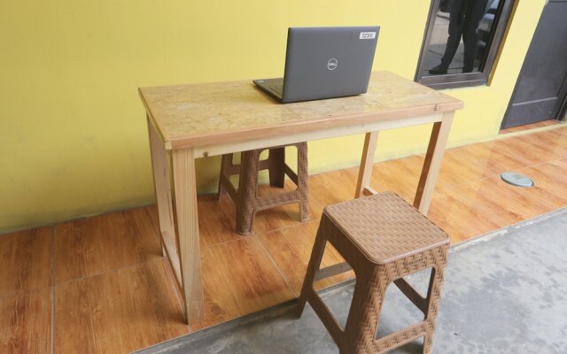 OYO 93021 Kost Dison