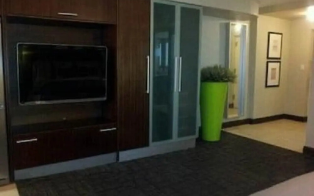 Strand Ocean Drive Suites