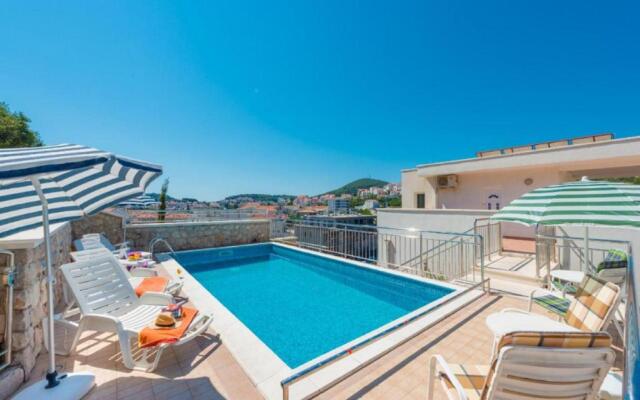 Villa Borna Apartments