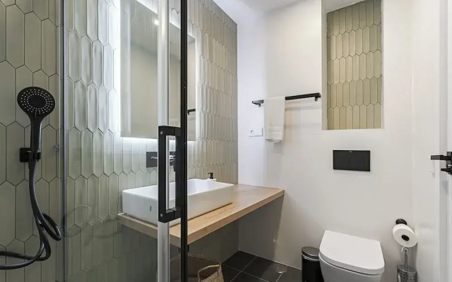 Vallecas Suites by Olala Homes