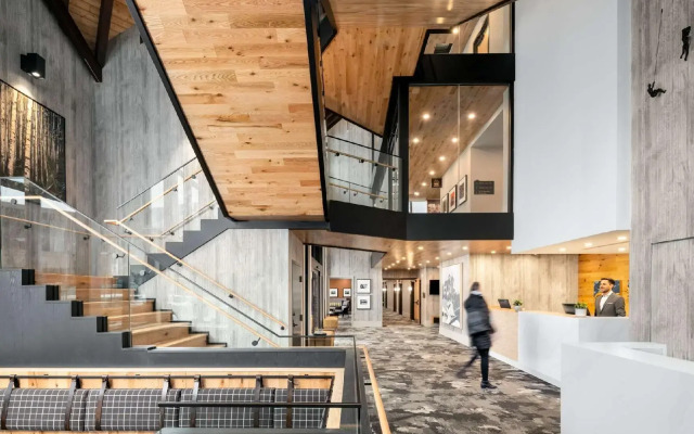 Peaks Hotel and Suites