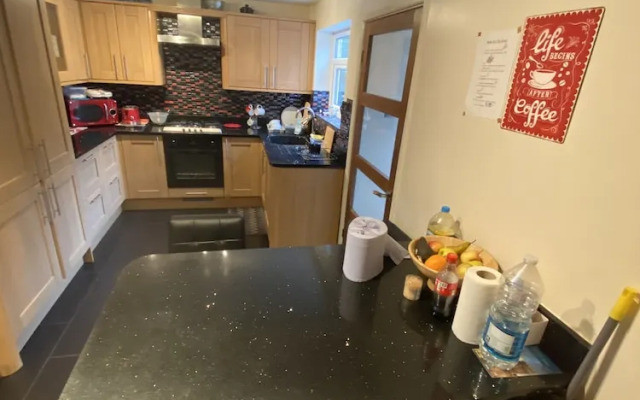 Stunning Beautiful 4-bed House in South Wales