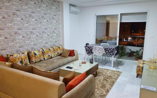 Luxury and Splendid 2 Bedrooms Apartment in Jardin De Carthage Tunis