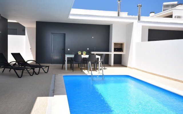 Modern Villa With Private Pool, Near the Beautiful Beach of Foz de Arelho