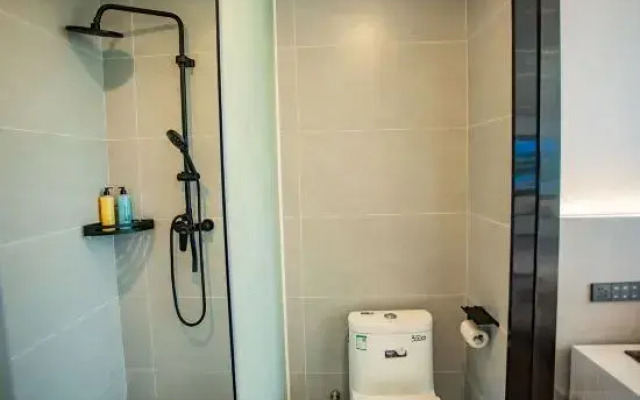 Fairyland Hotel (Beihai Silver Beach)