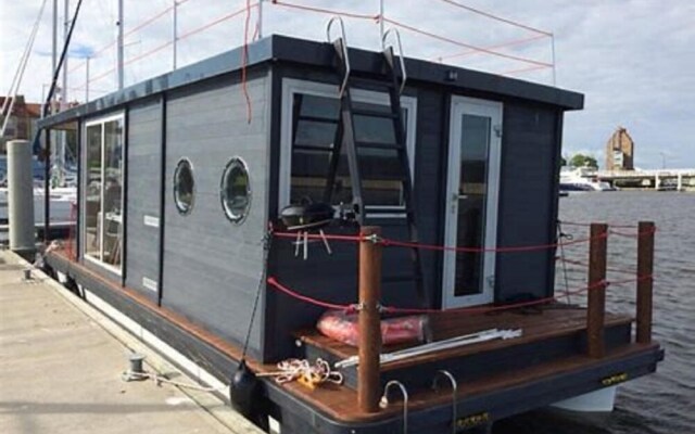 Tiny Hanzeboat