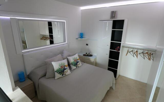 Carlo Apartments