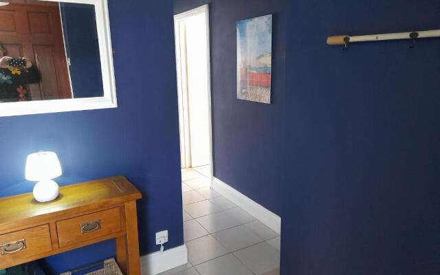 Cosy Apartment Close to Tunnels Beaches