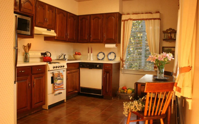 Maple Hall Inn & Restaurant 1850