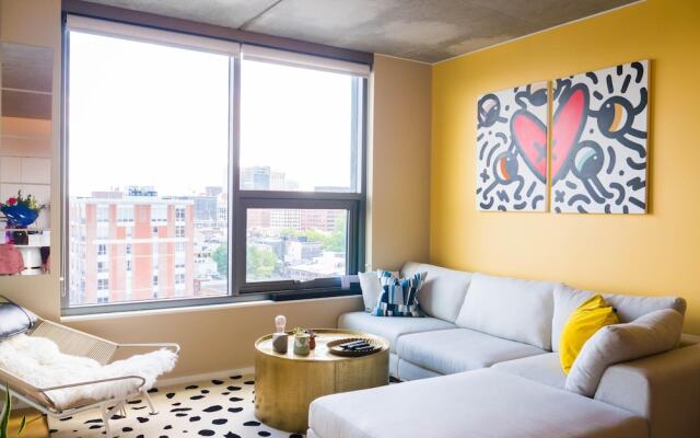 Bright, Luxury Apartment in Historic District