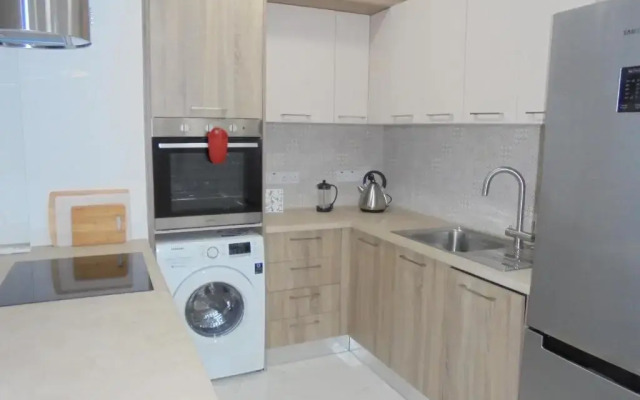 Kermia Court - Beach-front, modern 2 bedroom -sleeps 6