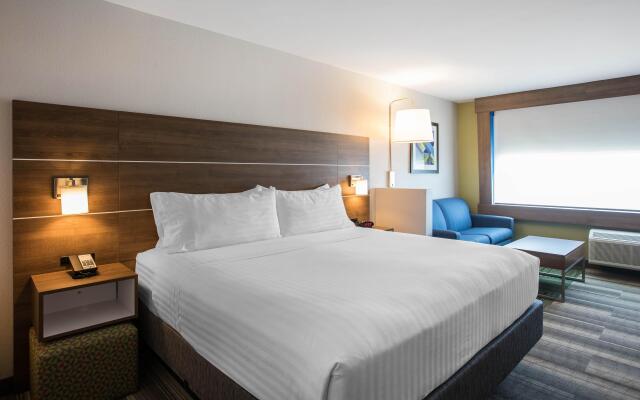 Holiday Inn Express & Suites Ludington, an IHG Hotel