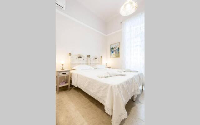 Neoclassical apartment with 2 bedrooms in Piraeus