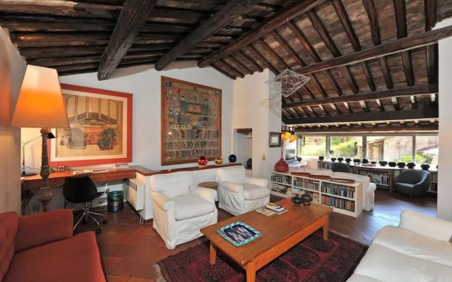 Unique 3 Bed Flat in the Heart of Trastevere