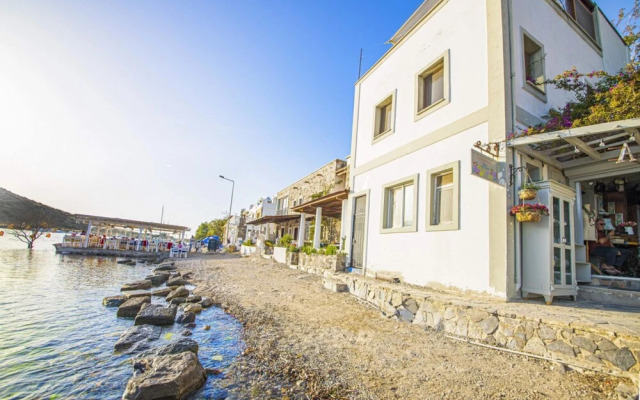 Seaside House With Refreshing View in Gumusluk