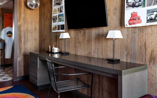 Americana Motor Hotel