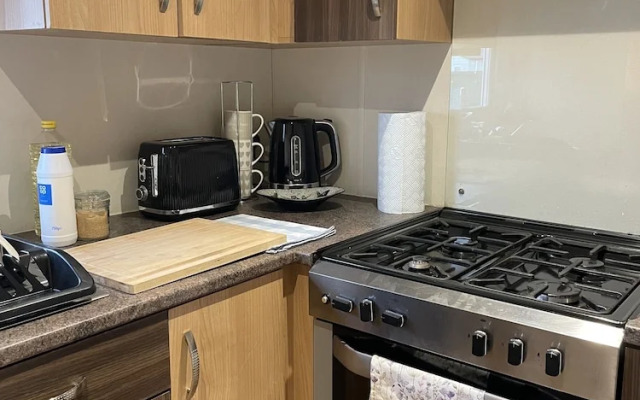 Impeccable 4-bed Caravan in Clacton-on-sea