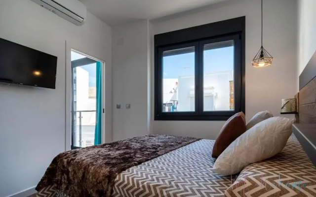 Central Riverside Apartment for Couple