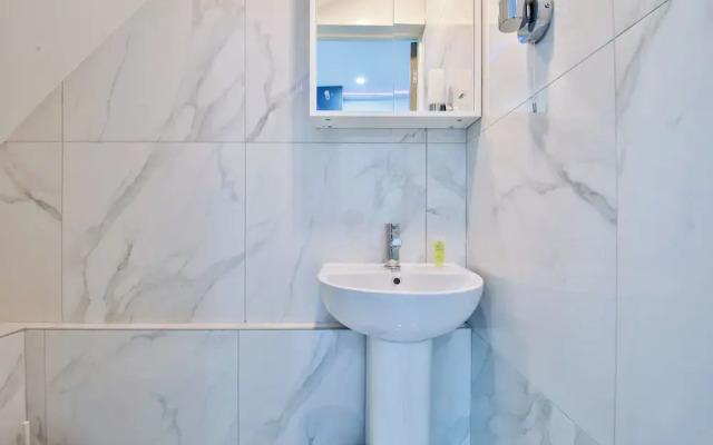 Modern 2 Bed House - Sleeps 4