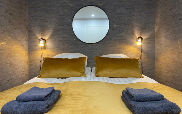 City Home Alvari, free parking