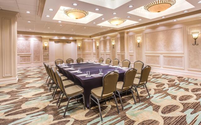 Crowne Plaza Executive Center Baton Rouge by IHG