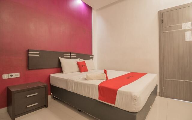 RedDoorz Plus near Undip Pleburan