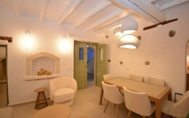 Mint Villa by Checkin