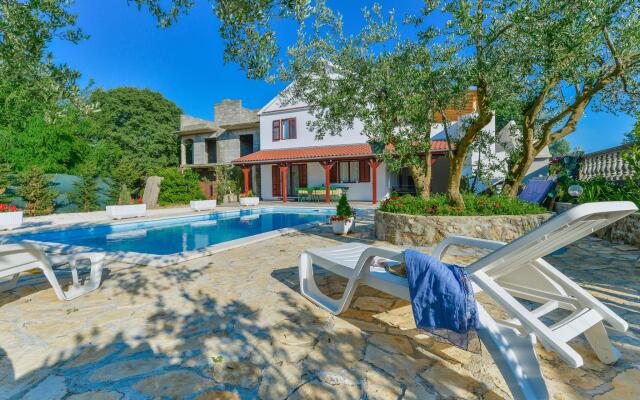 Holiday Home With Private Pool and spa