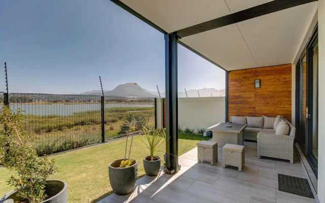 UniqueStay Paardevlei Square Apartment - Adults Only