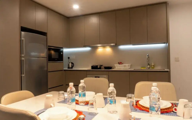 Moonway Luxury Suites At Eaton Residence