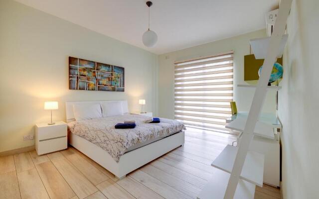 Stylish 3 Bedroom Holiday Apartment in St Julians