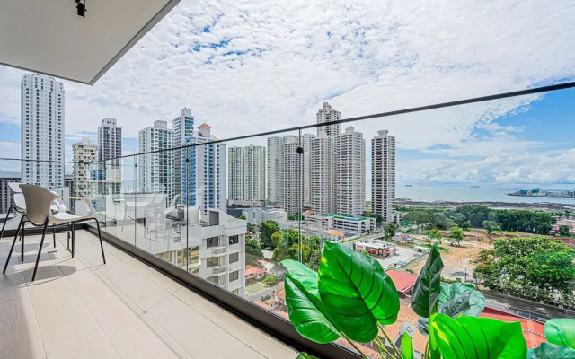 w Majestic 1BR w Stunning Balcony View