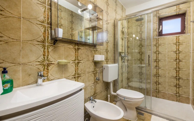 House Rose With Private Pool And Garden