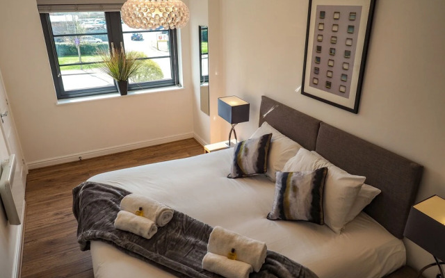 SA Today Apartments Farnborough with Fibre Wi-Fi & Netflix